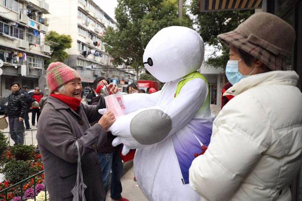 上海大齡自閉癥兒童為女神節(jié)送上手工禮物