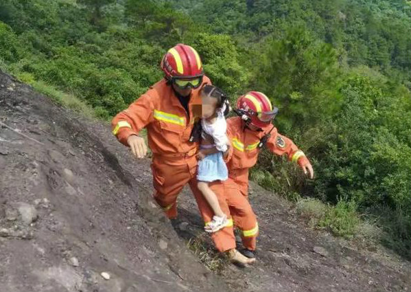 4歲自閉癥女童走失，無人機(jī)在懸崖邊找到