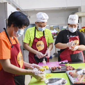 廣州心智障礙青年制作月餅迎中秋