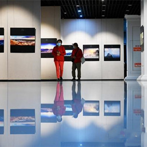 為自閉癥兒童籌款，曹建明在上海舉辦攝影作品展