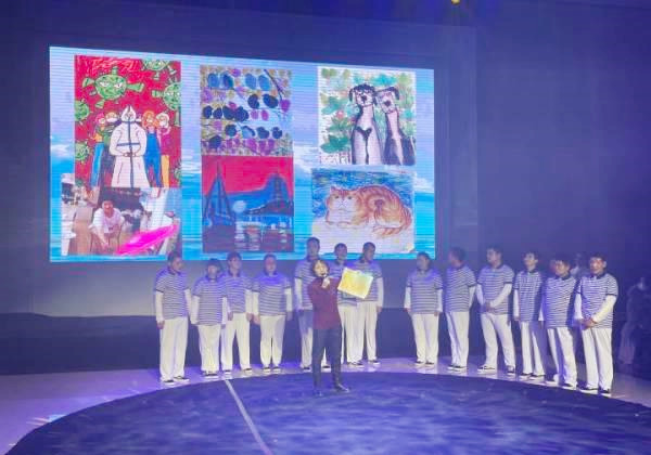 《如影隨形 暖光行動》自閉癥患者公益畫展在杭州舉辦