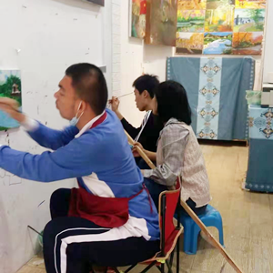 深圳一群自閉癥青年在“博愛(ài)藝術(shù)”畫廊靈活就業(yè)