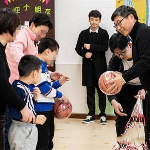 揚(yáng)州大學(xué)公益團(tuán)隊(duì)元旦期間關(guān)愛(ài)孤獨(dú)癥兒童