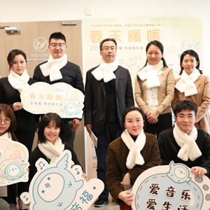 自閉癥孩子在上音“全音?！睂鲆魳窌I聲