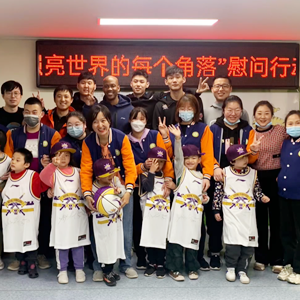 馬布里攜北控隊員參加關(guān)愛自閉癥兒童公益活動
