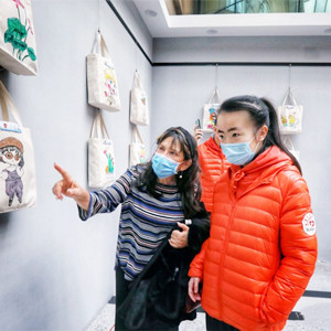 “星秀逐夢”孤獨(dú)癥青年藝術(shù)作品展在青島舉行