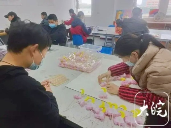 合肥孤獨(dú)癥青年在暖陽工坊輔助性就業(yè)
