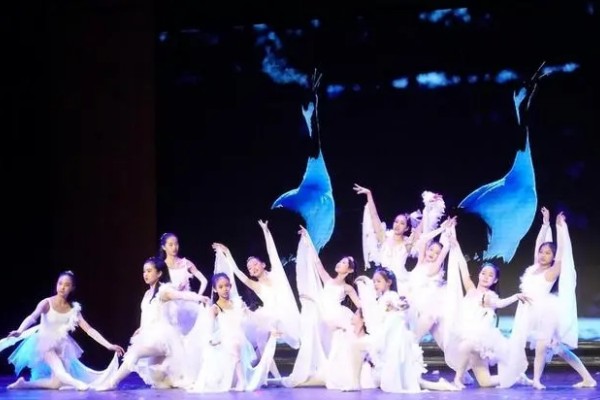 北京自閉癥兒童參演舞劇《仲夏夜之夢(mèng)》