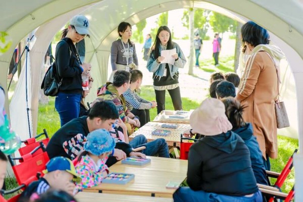 “詩與愛麗絲·露營季”與自閉癥孩子交朋友