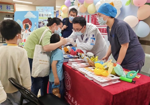 5歲自閉癥兒童收到六一禮物：治好齲齒