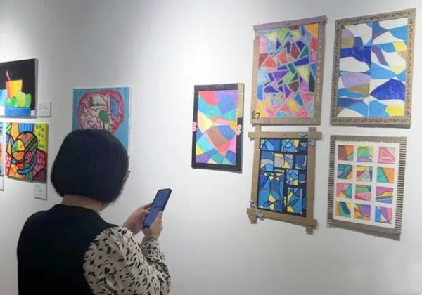 “心上的風(fēng)景”主題藝術(shù)展展現(xiàn)孤獨癥等特殊群體畫作