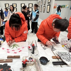 “心繪世界，夢想起航”孤獨癥青年繪畫作品展在青島市圖書館舉辦